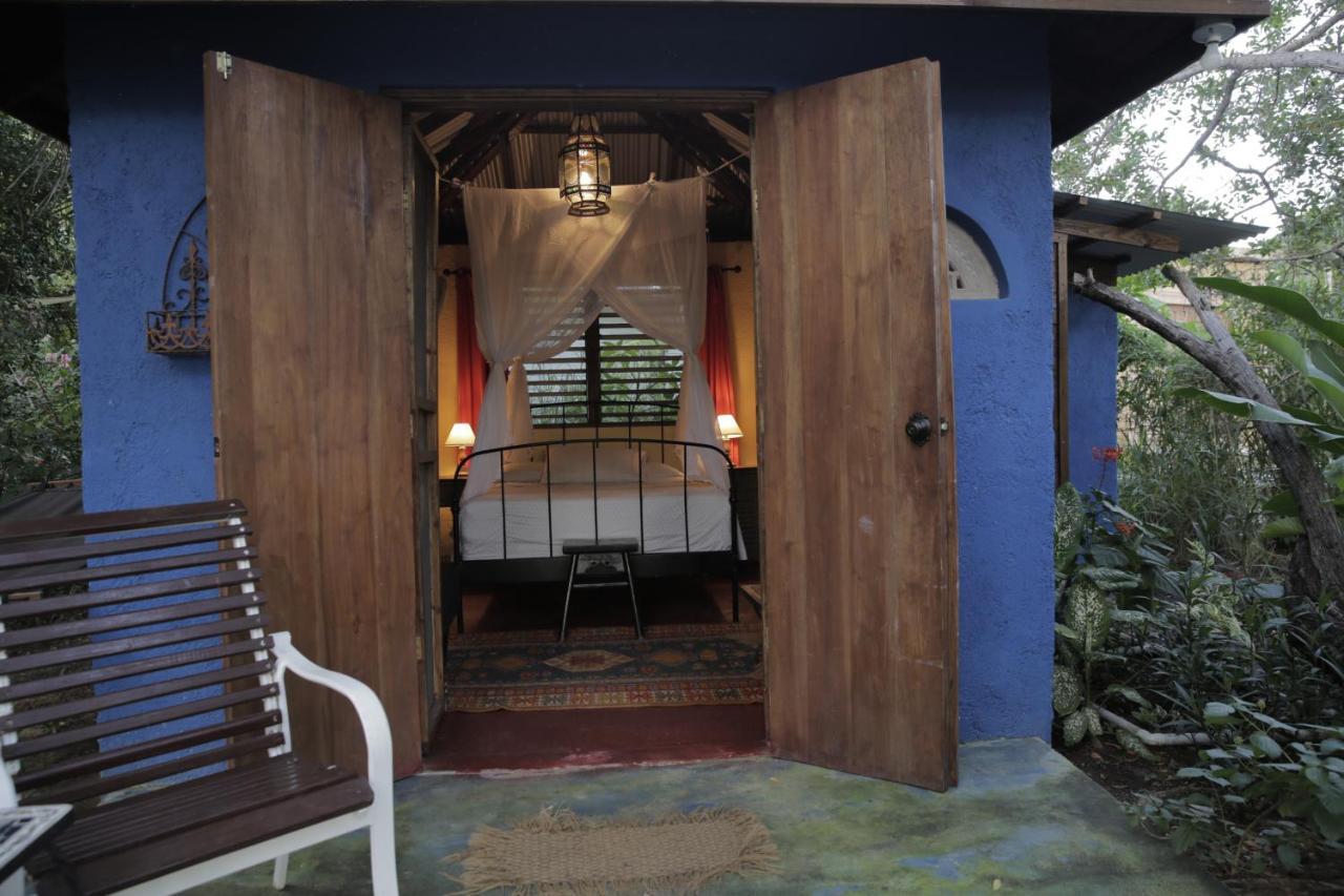 Katamah Beachfront Guesthouse Treasure Beach Ngoại thất bức ảnh